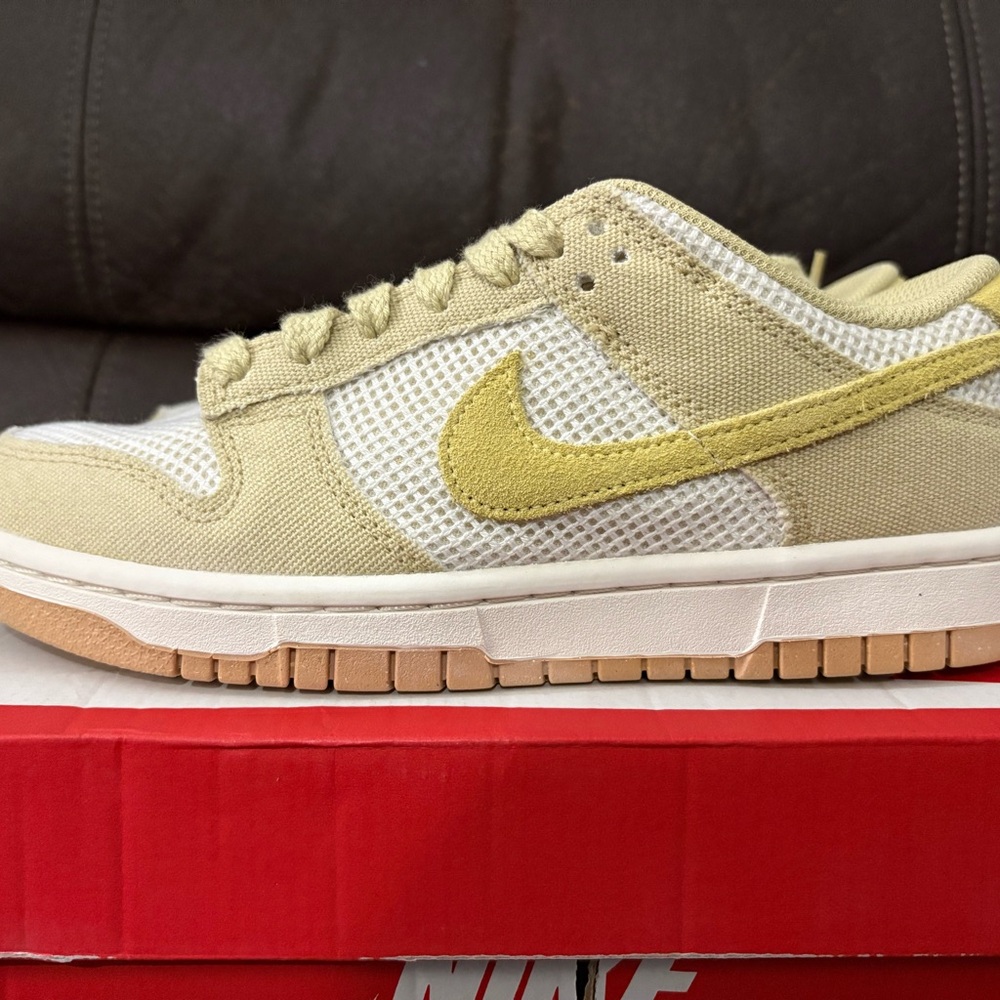 Nike Tan and Yellow dunk Low-Top Sneakers brand new in box women’s 6.5